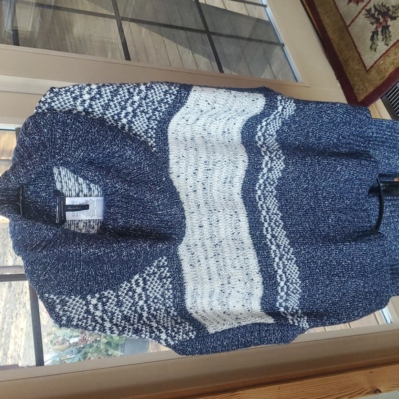 BCBGmaxAzria hi/lo sweater vest. Over sized M/L - Picture 5 of 9